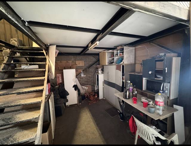 120M² WAREHOUSE TO LET IN SPARTAN